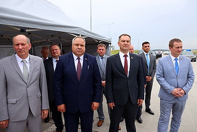 Головченко открыл реконструированный участок автодороги Р53 от Смолевичей до Жодино