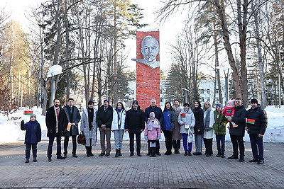 Основной и дублирующий экипажи ЭП-21 в Звездном городке торжественно проводили на Байконур