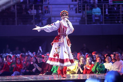 \"Время выбрало нас\": красочный концерт \"Марафона единства\" проходит в Мозыре