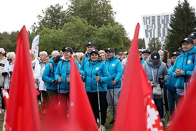 \"Шаг к долголетию\": в Беларуси прошел марафон по скандинавской ходьбе