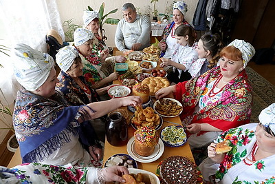 Пасхальные традиции: в агрогородке Обольцы выпекают куличи по старинному рецепту