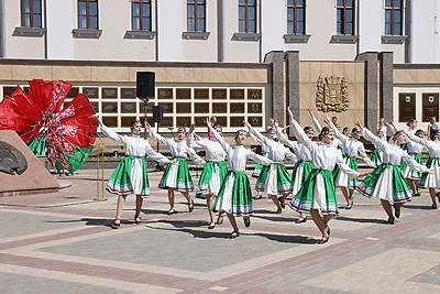 В Гомеле открыли обновленную Доску почета области