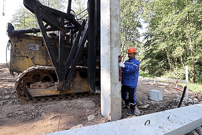 В Гродненском районе возводят новый мост на месте разрушенного ливнями