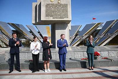 Церемония прощания с пионерским галстуком состоялась у стелы \"Минск - город-герой\"