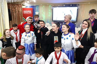 \"К нам приехали друзья\". Организаторы \"Марафона единства\" подарили праздник Мозырскому детскому дому