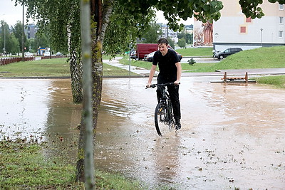 После сильного ливня улицы Слонима оказались под водой