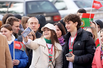 Подарок от \"Марафона единства\". Мурал \"Будущее Беларуси в твоих руках\" украсил один из домов Гомеля