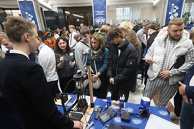 Более 100 проектов представили на выставке \"Искусственный интеллект в Беларуси\"