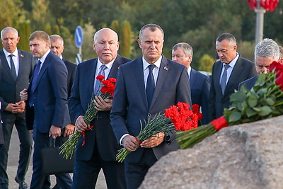 Объединенные общей памятью. Совет Парламентского собрания СГ посетил Буйничское поле