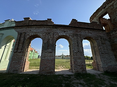 Дворцовый комплекс в Ружанах - памятник архитектуры ХVI-ХVIII вв.