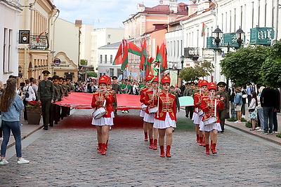 Городской выпускной в Гродно объединил около 2,5 тыс. одиннадцатиклассников