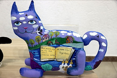 Созданный детьми кот Фолиант стал хранителем литературных редкостей областной библиотеки в Витебске