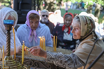 \"Маковей\" празднуют на Голубой кринице в Славгородском районе