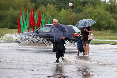 После сильного ливня улицы Слонима оказались под водой