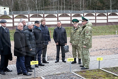 Депутаты провели выездное заседание на базе погранзаставы \"Каменный Лог\"