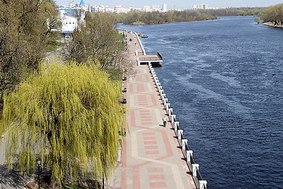 Весенний день в Гомельском парке