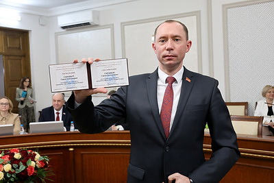 Процедура вручения удостоверений кандидатам в Президенты Республики Беларусь прошла в ЦИК