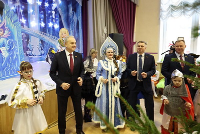 Визитная карточка социально ориентированного государства и мост между поколениями. Сергеенко об акции \"Наши дети\"