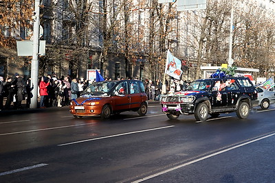 Новогодний автопарад прошел по улицам Могилева