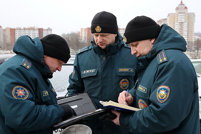 Следователи работают на месте пожара в ТЦ \"Беларусь\" в Витебске