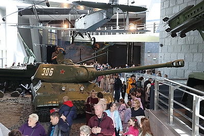 9 Мая музей истории ВОВ посетили тысячи минчан и гостей столицы