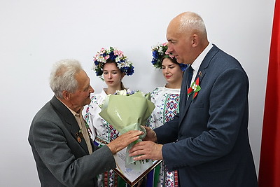 Юбилейные медали \"80 лет освобождения Беларуси от немецко-фашистских захватчиков\" вручены ветеранам в Витебске