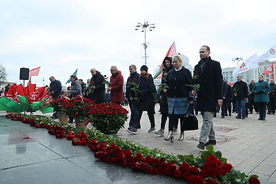 Возложение цветов к памятнику Ленина состоялось на площади Независимости в Минске