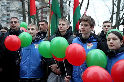 На память о \"Марафоне единства\": в Бресте открыли мурал \"Будущее Беларуси в твоих руках\"