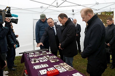 Головченко посетил археологический комплекс на Менке