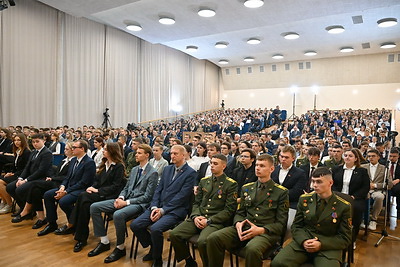 Лукашенко провел встречу со студентами в формате \"Открытый микрофон\" в БГУИР