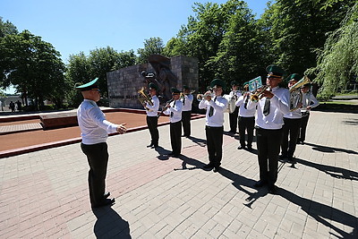 Кочанова и Матвиенко возложили венок к памятнику освобождения Полоцка