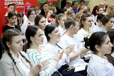 \"Нескучная НЕлекция\": в Пинске проходят встречи с молодежью