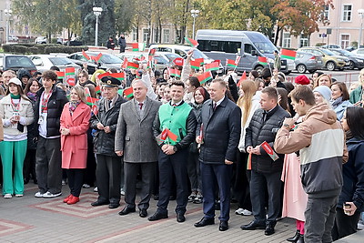 Подарок от \"Марафона единства\". Мурал \"Будущее Беларуси в твоих руках\" украсил один из домов Гомеля