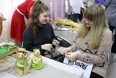 \"Это наши корни, наша душа\". Выставка \"Белхудожпромыслов\" развернулась на \"Марафоне единства\" в Мозыре