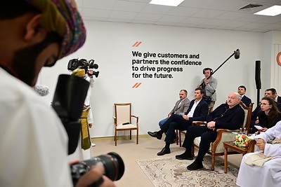 Лукашенко в Омане посетил порт и СЭЗ \"Сохар\"