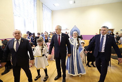 Визитная карточка социально ориентированного государства и мост между поколениями. Сергеенко об акции \"Наши дети\"