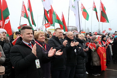 Мурал \"Будущее Беларуси в твоих руках\" останется Мозырю на память о \"Марафоне единства\"