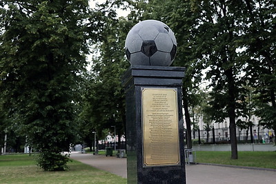 В Минске открыли памятный знак, посвященный команде \"Динамо\" - чемпиону СССР 1982 года