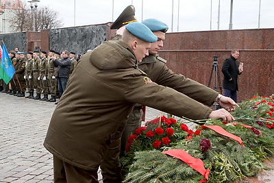 Ежегодно в Могилеве на Вахту Памяти у Вечного огня заступают 650 школьников