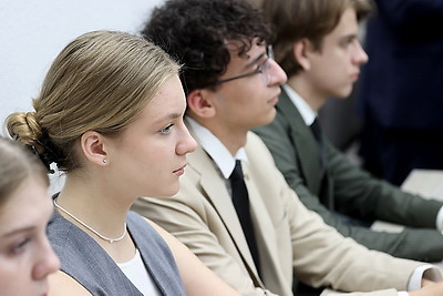 Лавров встретился со студентами и преподавателями Академии Управления