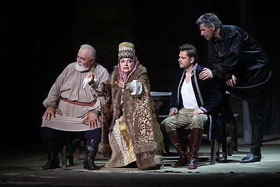 Оперу \"Царская невеста\" показали в Большом театре в память о народном артисте Василии Ковальчуке