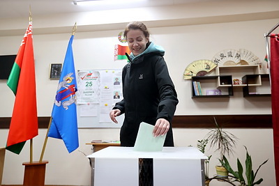 Кухарев принял участие в досрочном голосовании