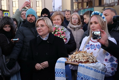 Дороги выдержали! В столице участников дрифта встретили хлебом-солью