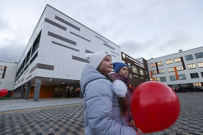 Многофункциональная и современная. В Осиповичах открыли новую школу