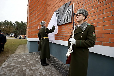 Мемориальную доску защитнику конституционного строя открыли в Пинском районе