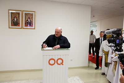 Лукашенко в Омане посетил порт и СЭЗ \"Сохар\"