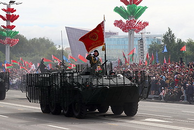 Военный парад в честь Дня Независимости прошел в Минске