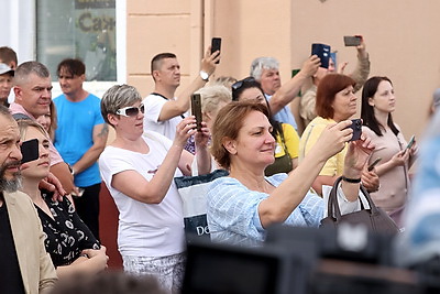 Легендарный танк Т-34 установили на площади Восстания в Гомеле