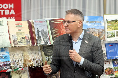 \"Через издание видим эпоху\". Гигин о выставке \"Книги в дар Президенту\" на \"Марафоне единства\"