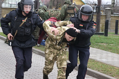 Четко и слаженно. Нападение условного противника на военный комиссариат отразили в Могилеве